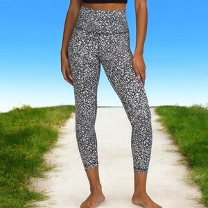Lululemon Align High-Rise Pant 25" in Venture Floral Alpine White Black Sz 10